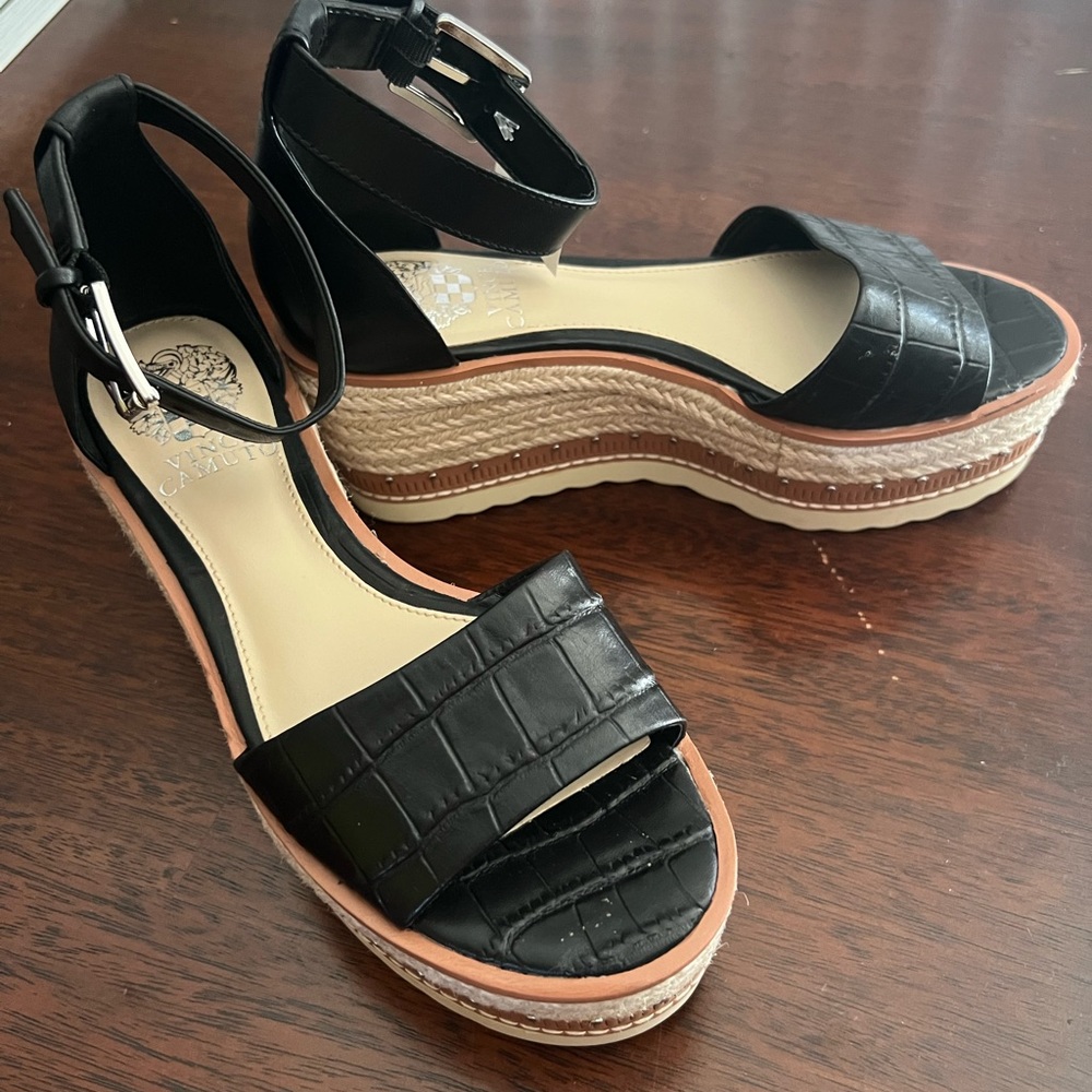 Vince Camuto NWOT wedge heel